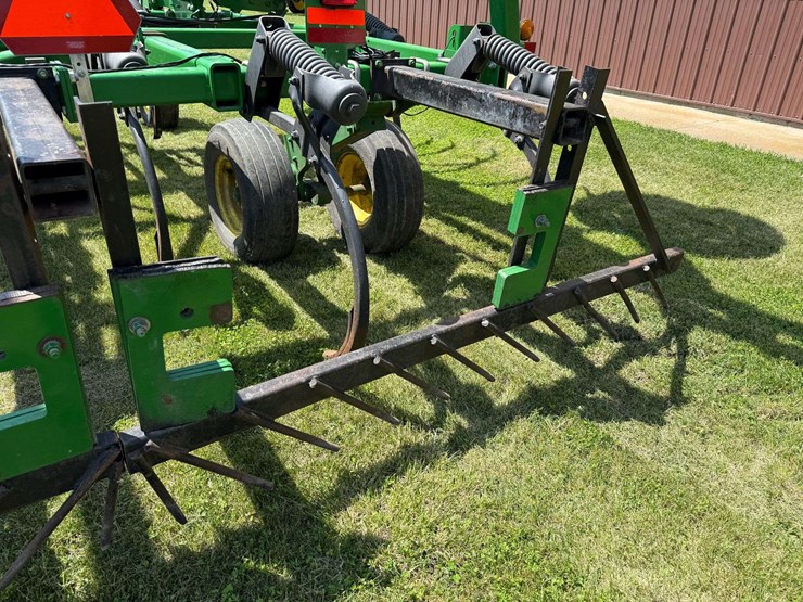 2011-john-deere-2410-image-31