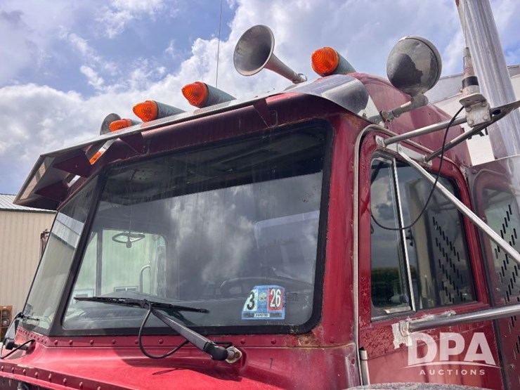 2000-peterbilt-379-image-64