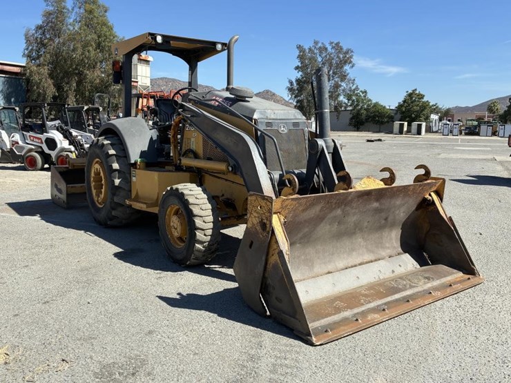 2015-deere-210k-ep-image-2
