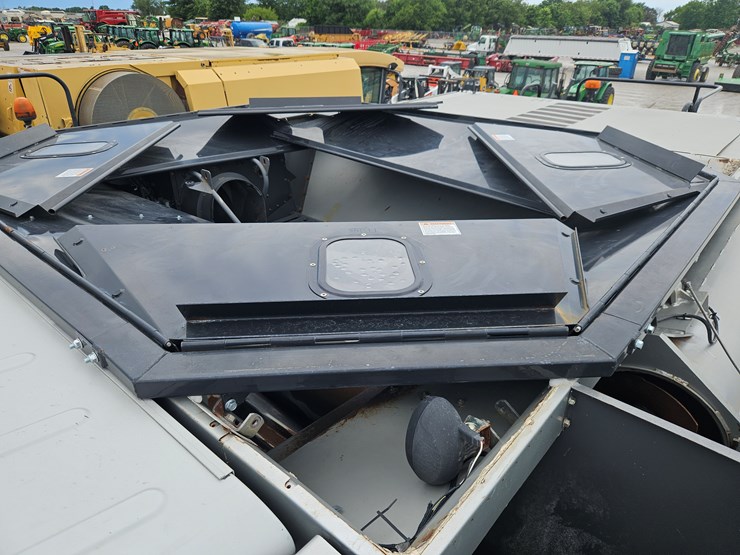 2009-gleaner-a76-image-13