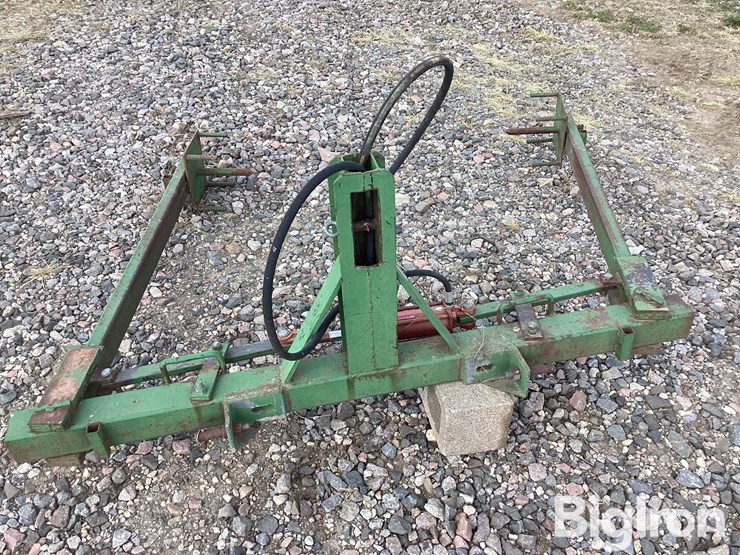 3-pt-round-bale-unroller-image-2