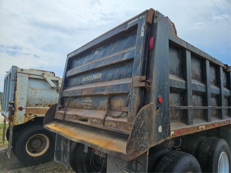 #2526-•-2007-freightliner-m2-tandem-axle-dump-truck-image-11