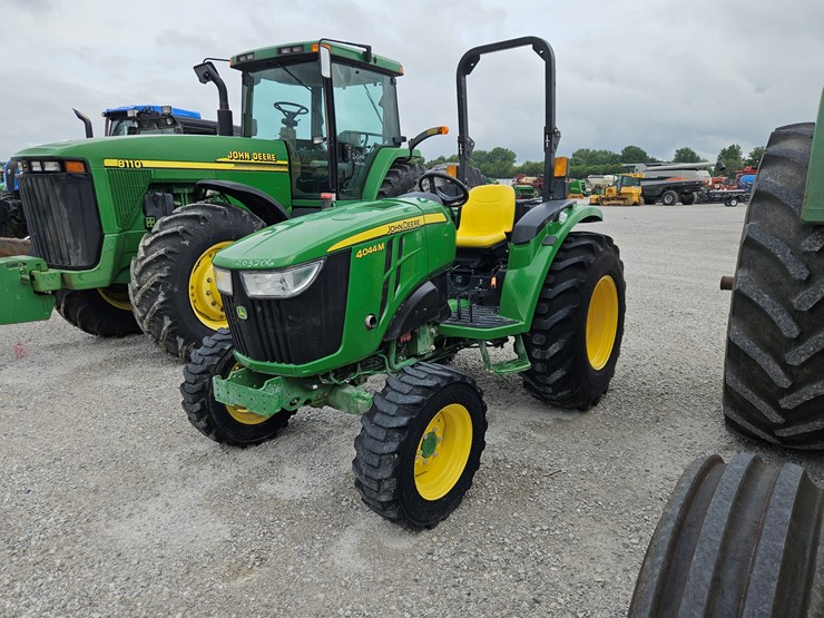 2021-john-deere-4044m-image-1