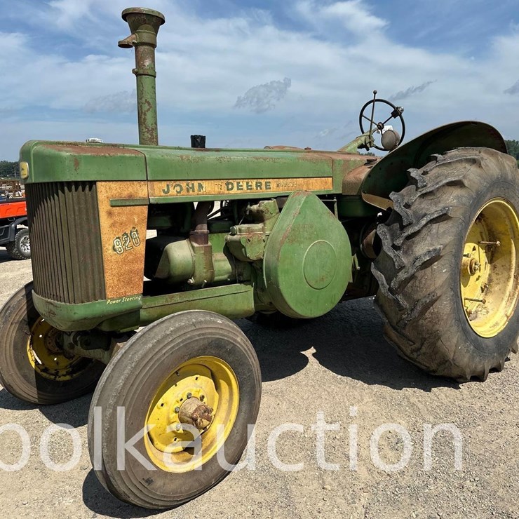 JOHN DEERE 820