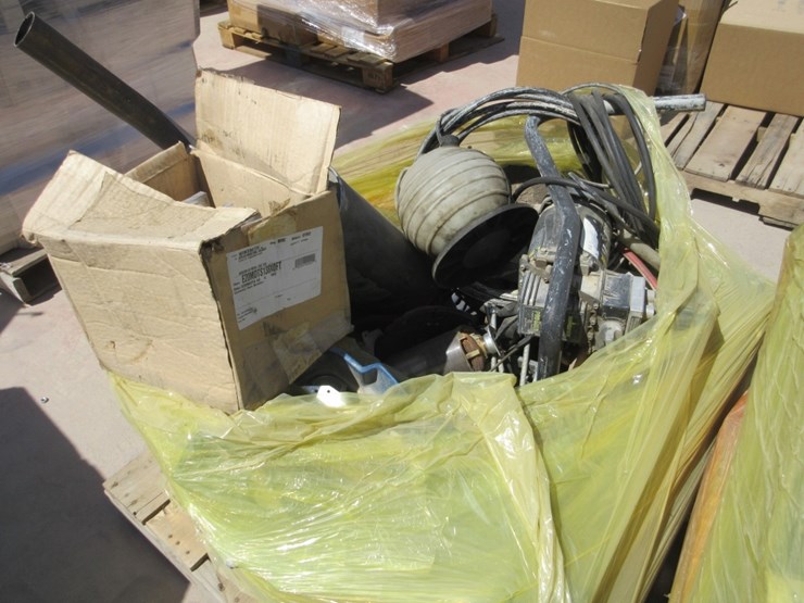 (4)-pallets-of-misc-items,-image-14