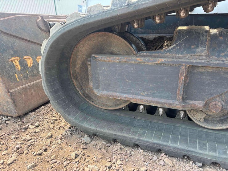 2017-bobcat-t750-image-37