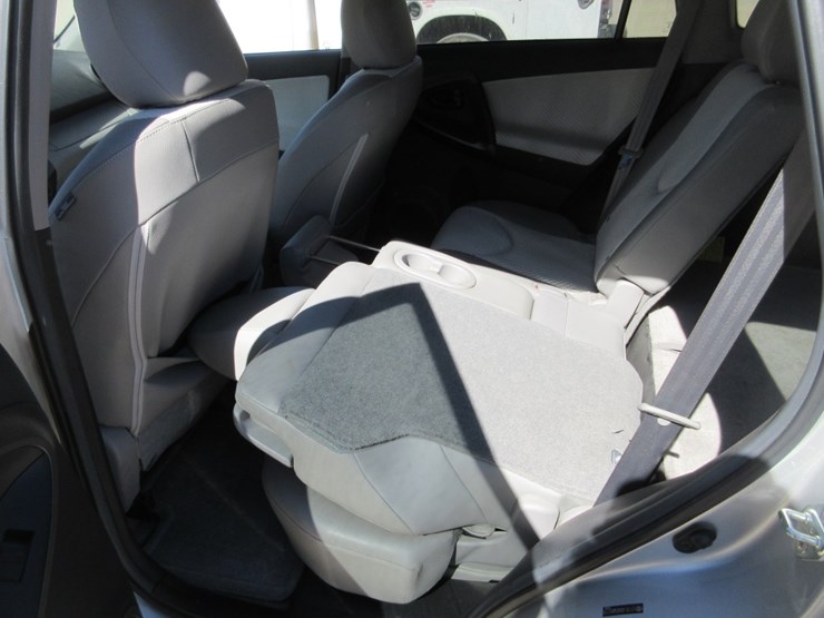 2014-toyota-rav4-image-8