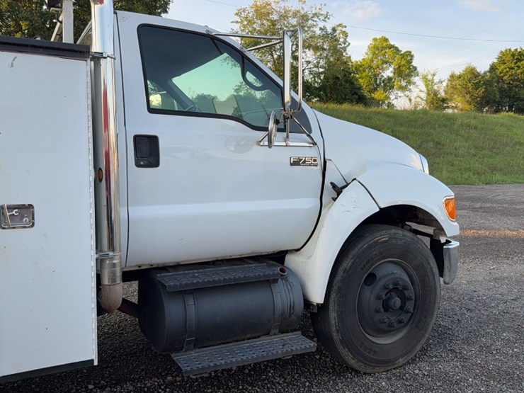 2005-ford-f750-image-6