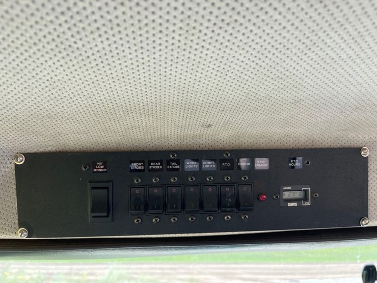 1998-freightliner-fl70-image-71