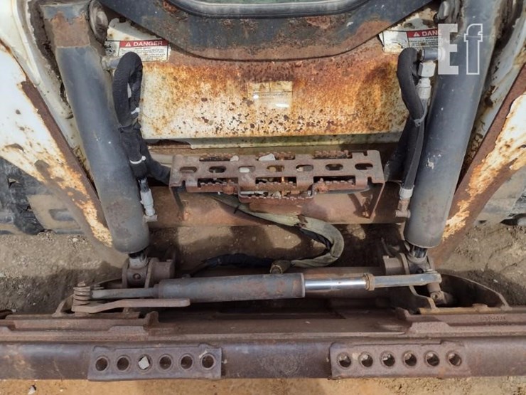 2014-bobcat-t590-image-16