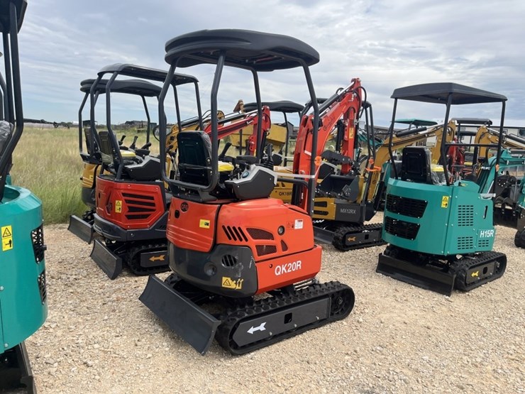cfg-qk20r-mini-excavator-image-3