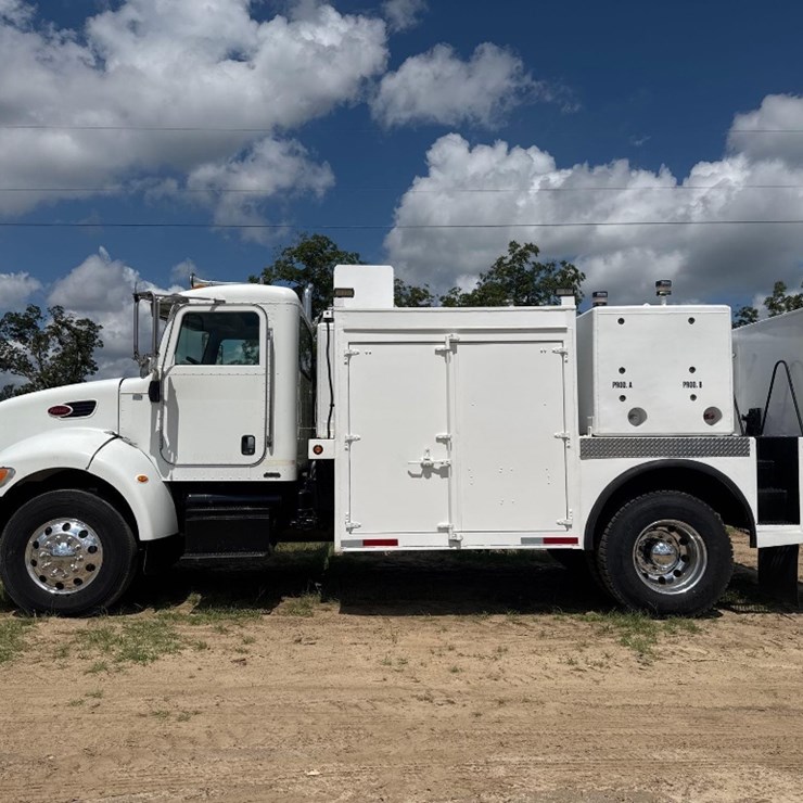 2007 PETERBILT PB335 LUBE TRUCK