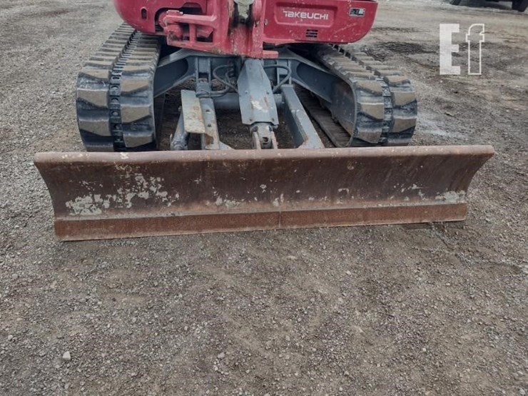 2018-takeuchi-tb260-image-21