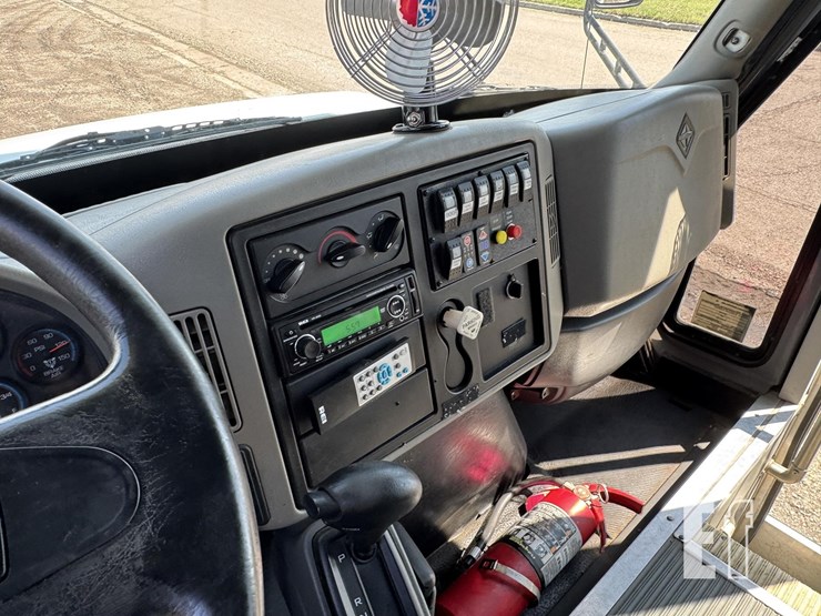 2008-international-bus-1049-image-22