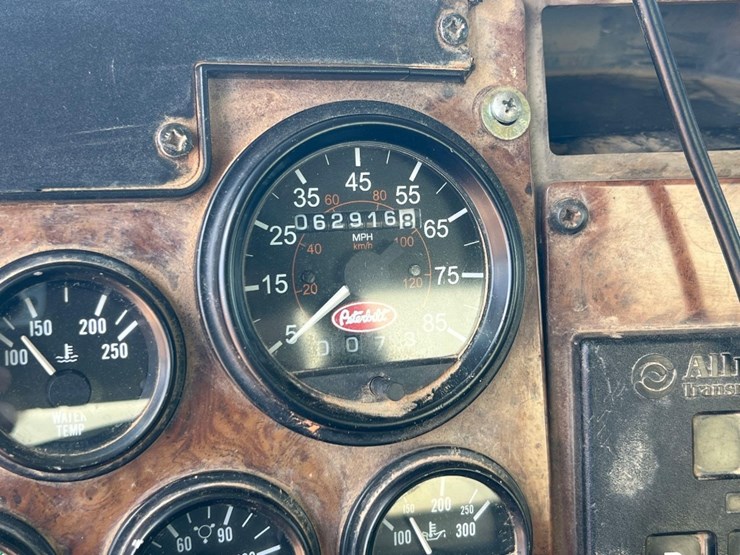 2003-peterbilt-330-image-30