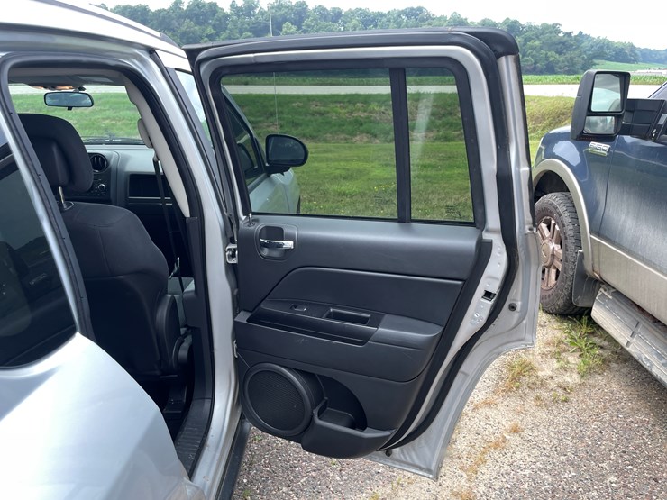 2011-jeep-compass-image-41