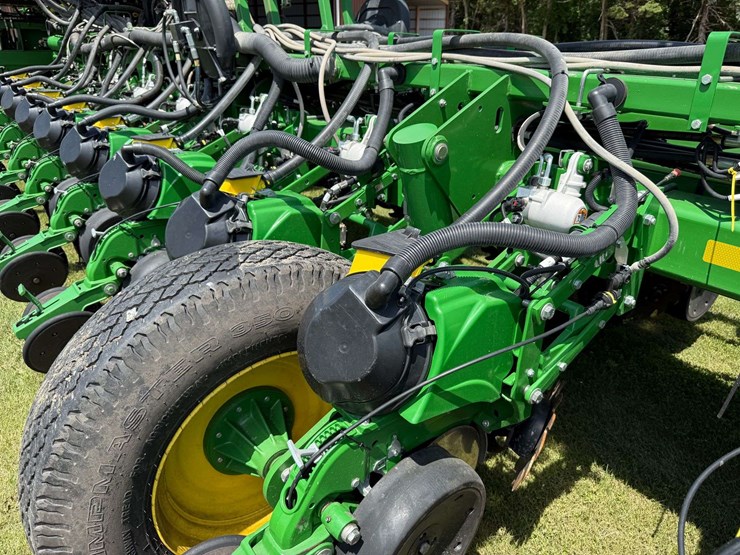2014-john-deere-1770nt-image-54