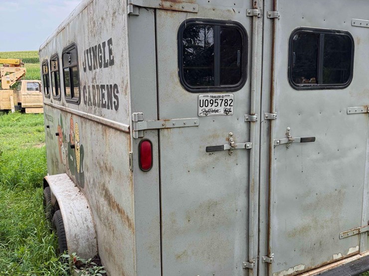 82-1/2”-x-14-1/2ft-enclosed-trailer-image-4