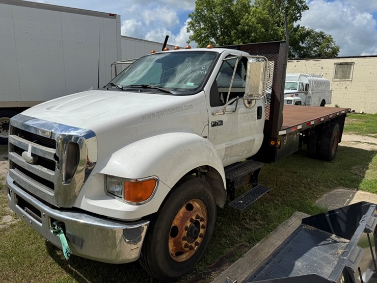 2007-ford-f750-xl-image-1