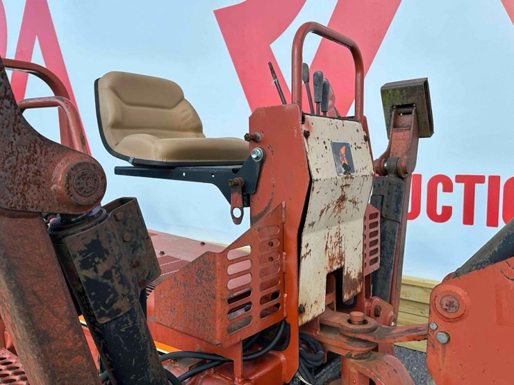 2003-ditch-witch-3700-image-13