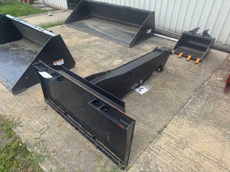 landhonor-skid-steer-mounted-84"-backhoe-digger-dgb-14-84d-image-1