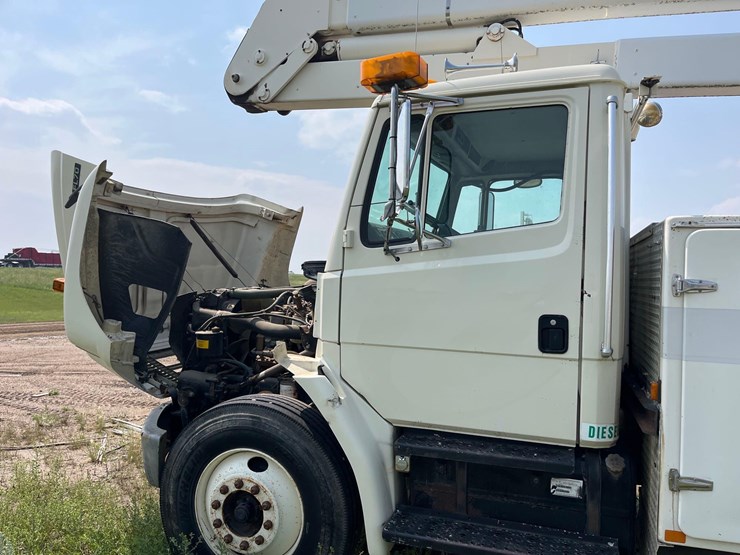 1998-freightliner-fl70-image-19