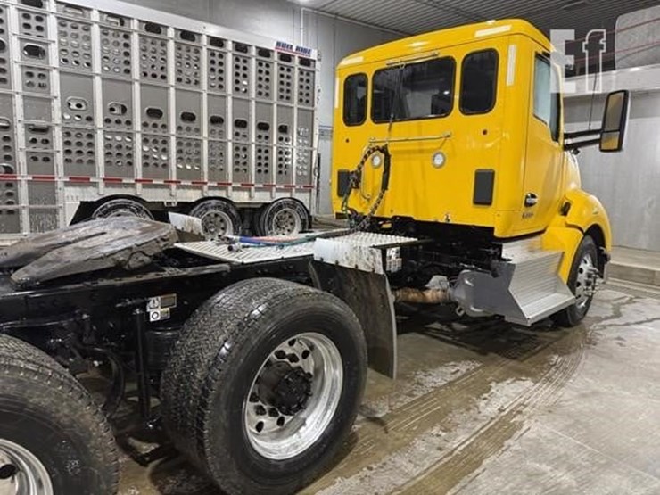 2022-kenworth-t680-image-15