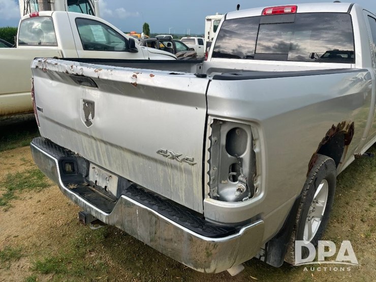2012-dodge-ram-1500-image-32