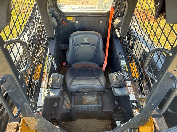 2021-deere-325g-image-18