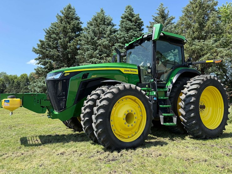 2021-john-deere-8r-340-image-3