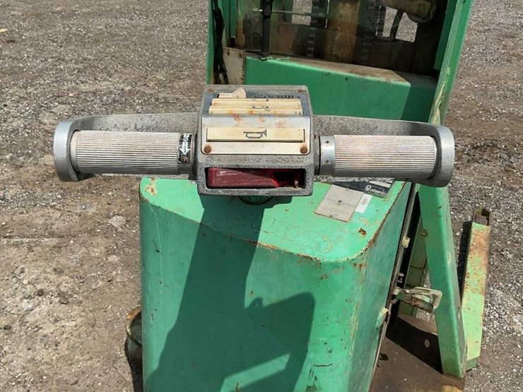#1350-•-crown-electric-forklift-image-15