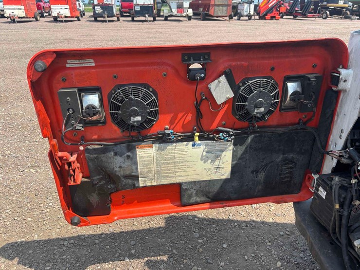 2017-bobcat-t750-image-11
