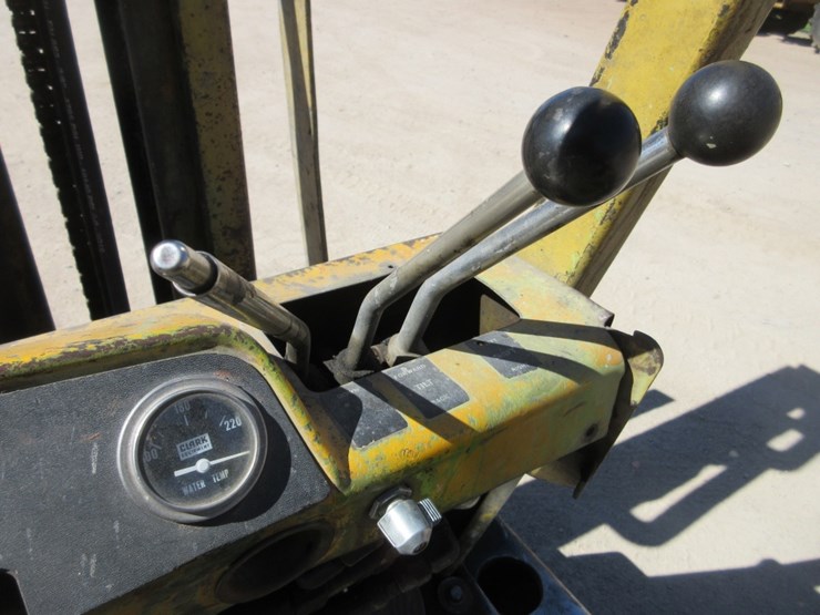 clark-c300-40-warehouse-forklift,-image-9