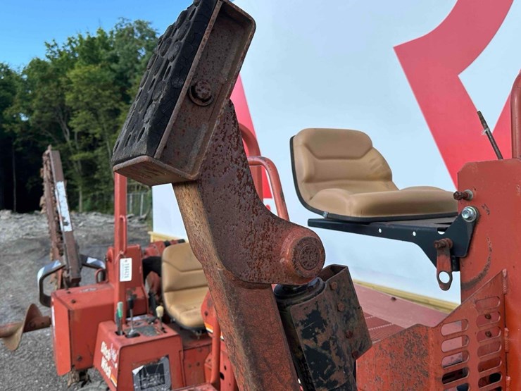 2003-ditch-witch-3700-image-14