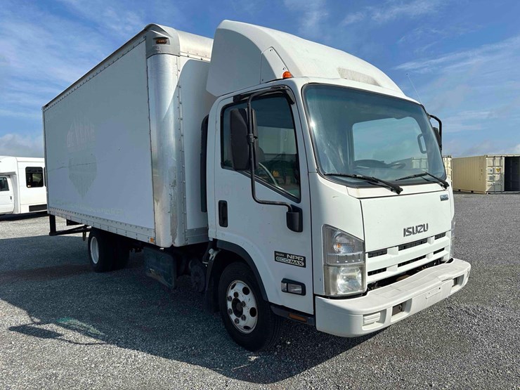 2013-isuzu-npr-eco-max-image-3