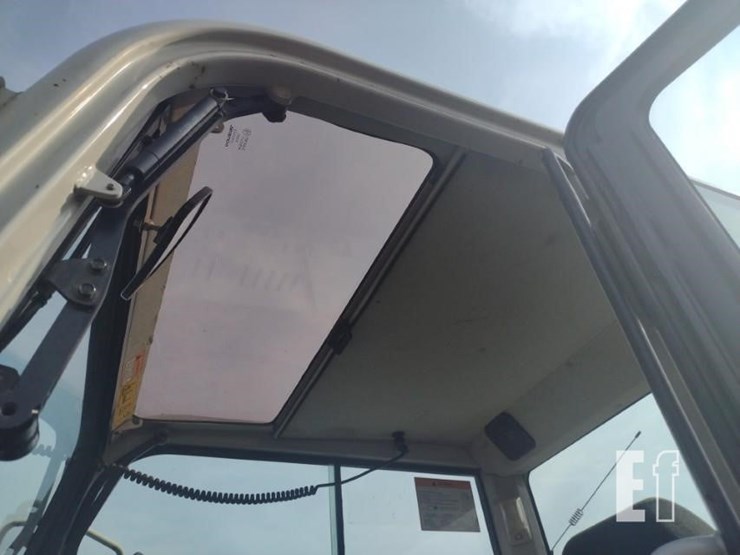 2018-takeuchi-tb260-image-16
