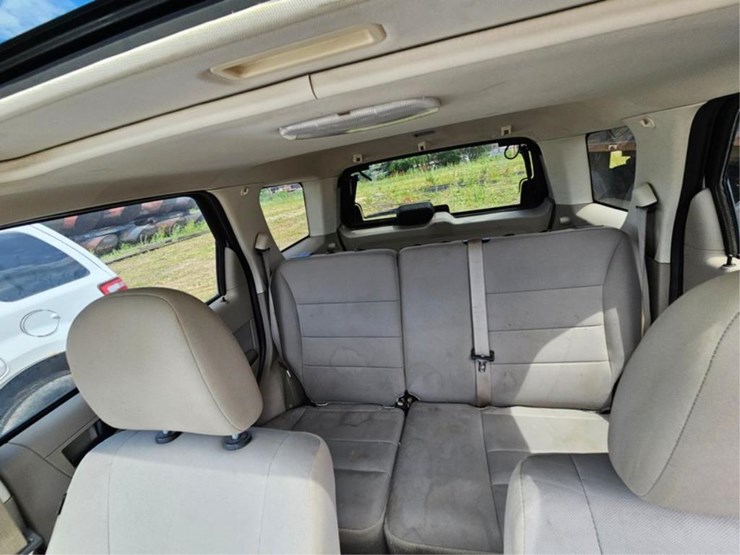 2011-ford-escape-image-25