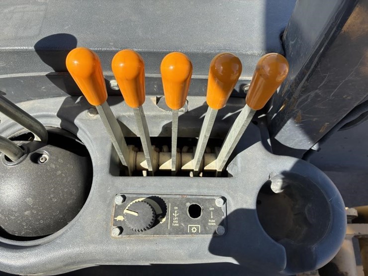 2015-deere-210k-ep-image-23