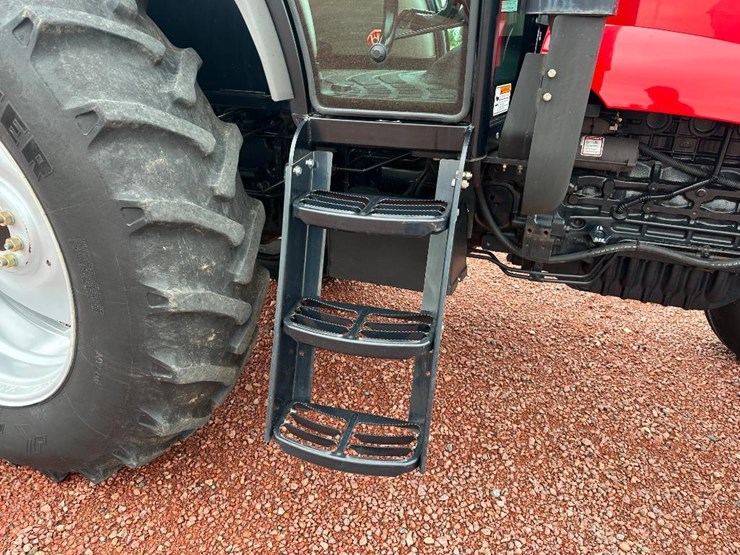 2015-case-ih-farmall-125a-image-15