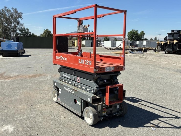 2018-sky-jack-sj111-3219-scissor-lift-image-4