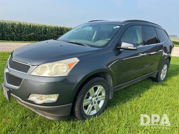 2011-traverse-lt-suv-(mn1058)-image-2