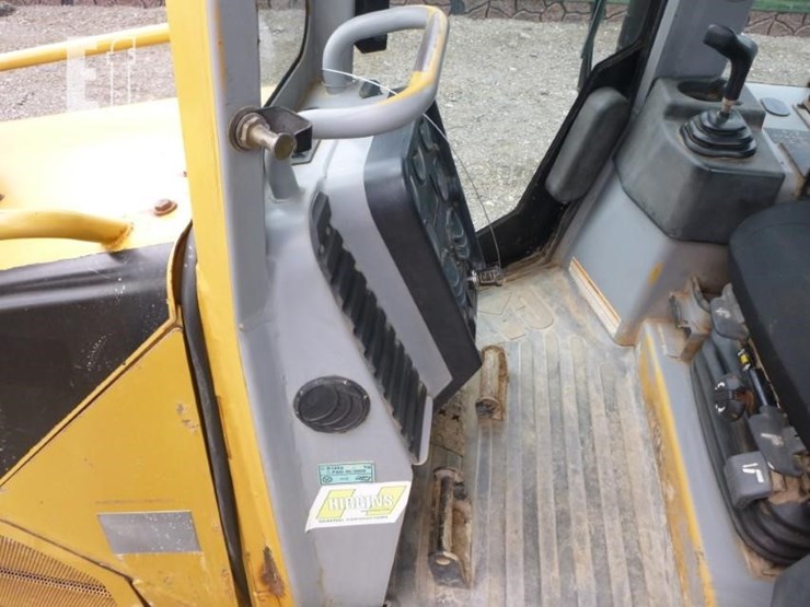 2005-caterpillar-d4g-xl-image-14