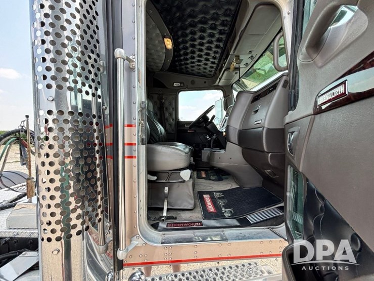 2014-kenworth-w900-image-82