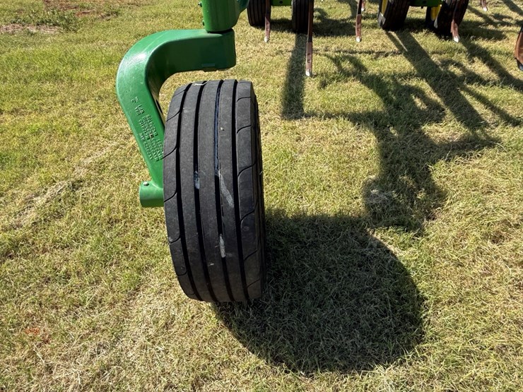 2022-john-deere-2430-image-5