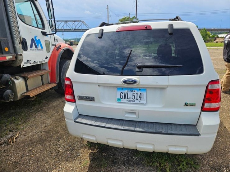 2011-ford-escape-image-3