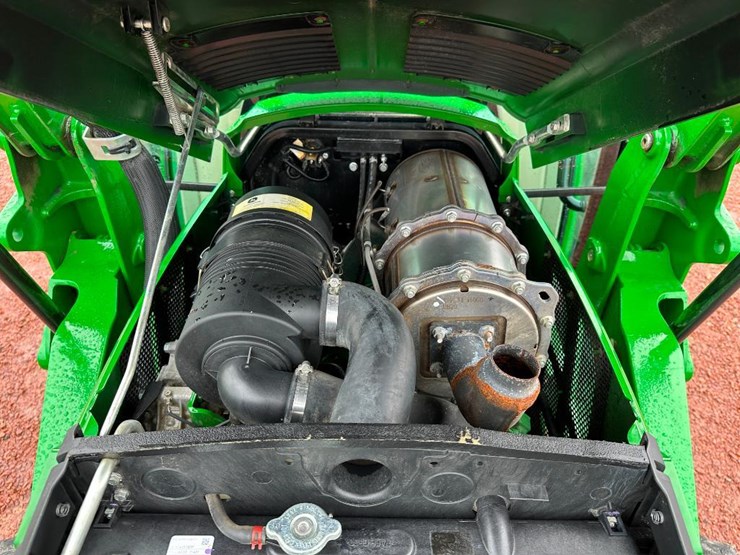 2018-john-deere-4052r-image-36