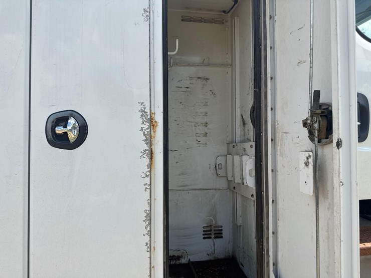 2014-freightliner-s/a-service-truck-image-24