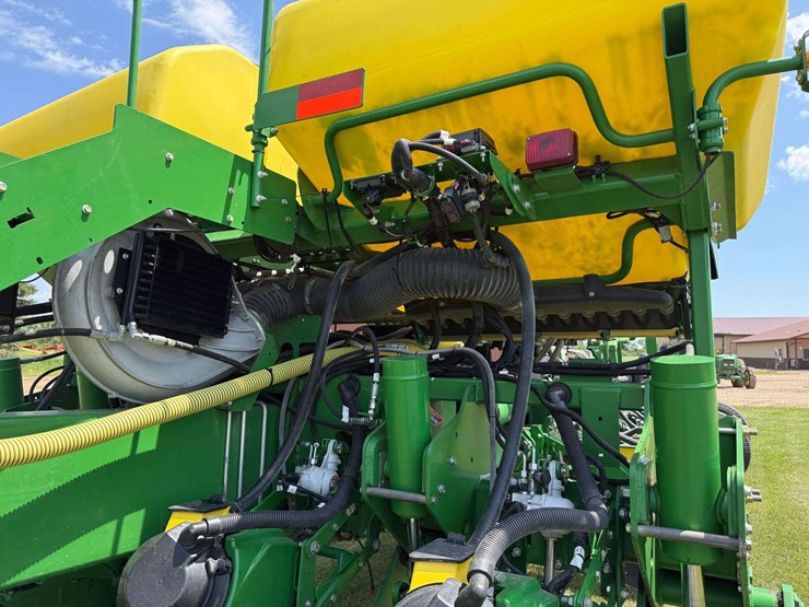 2014-john-deere-1770nt-image-43