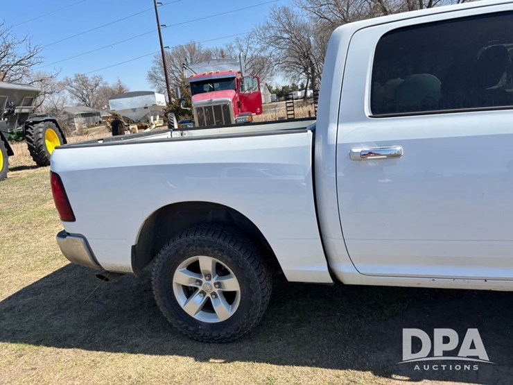2015-dodge-ram-1500-image-35