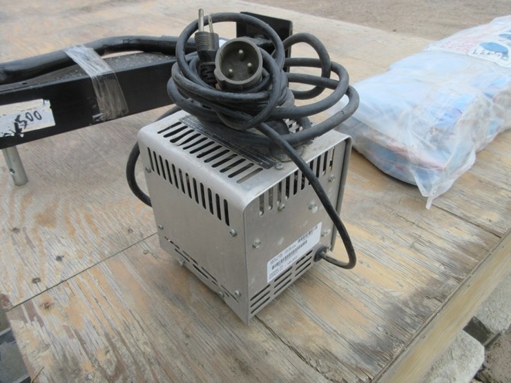 club-car-power-drive-3-electric-cart-charger-image-3